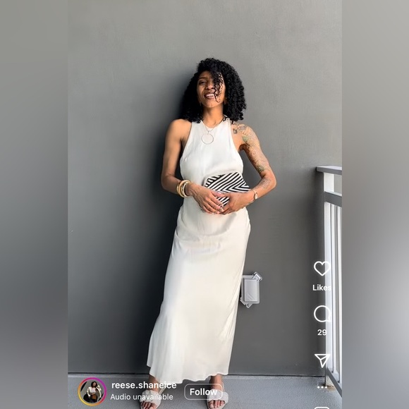 Elegant Cream Sleeveless Dress - Picture 7 of 8